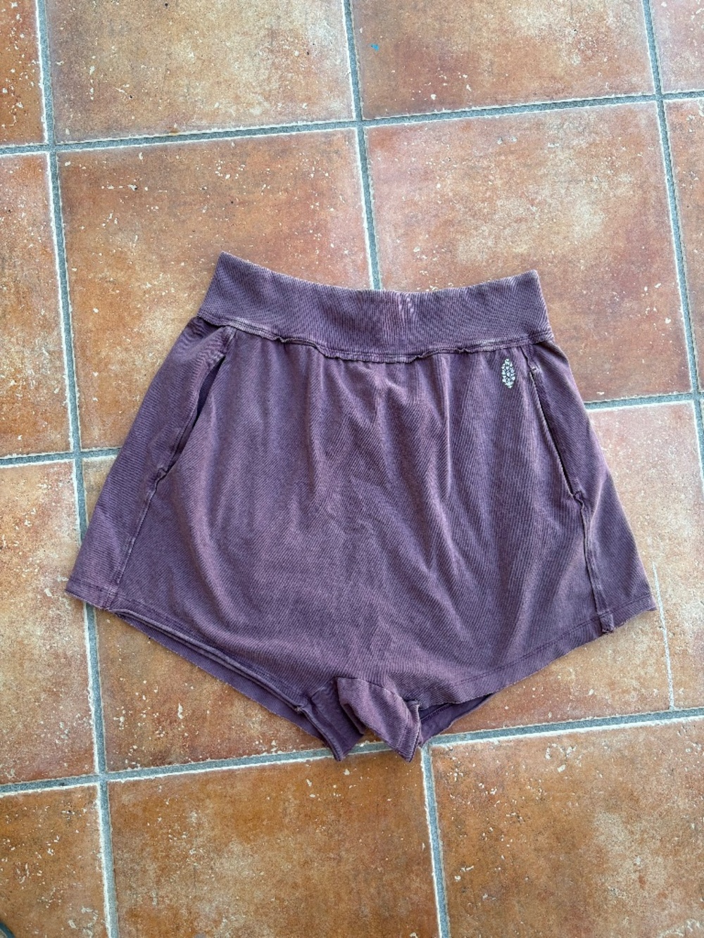 FREE PEOPLE MOVEMENT HOT SHOT HAREM SHORTS SIZE M OXBLOOD - Picture 2 of 7